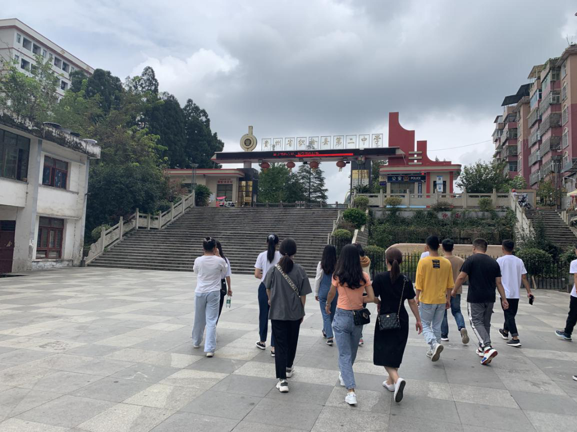 物电学院教师到织金县送实习生